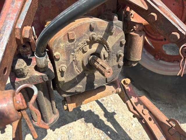 Image of Farmall 450 equipment image 4