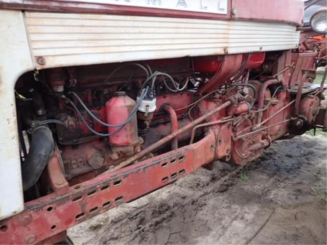 Image of Farmall 460 equipment image 3