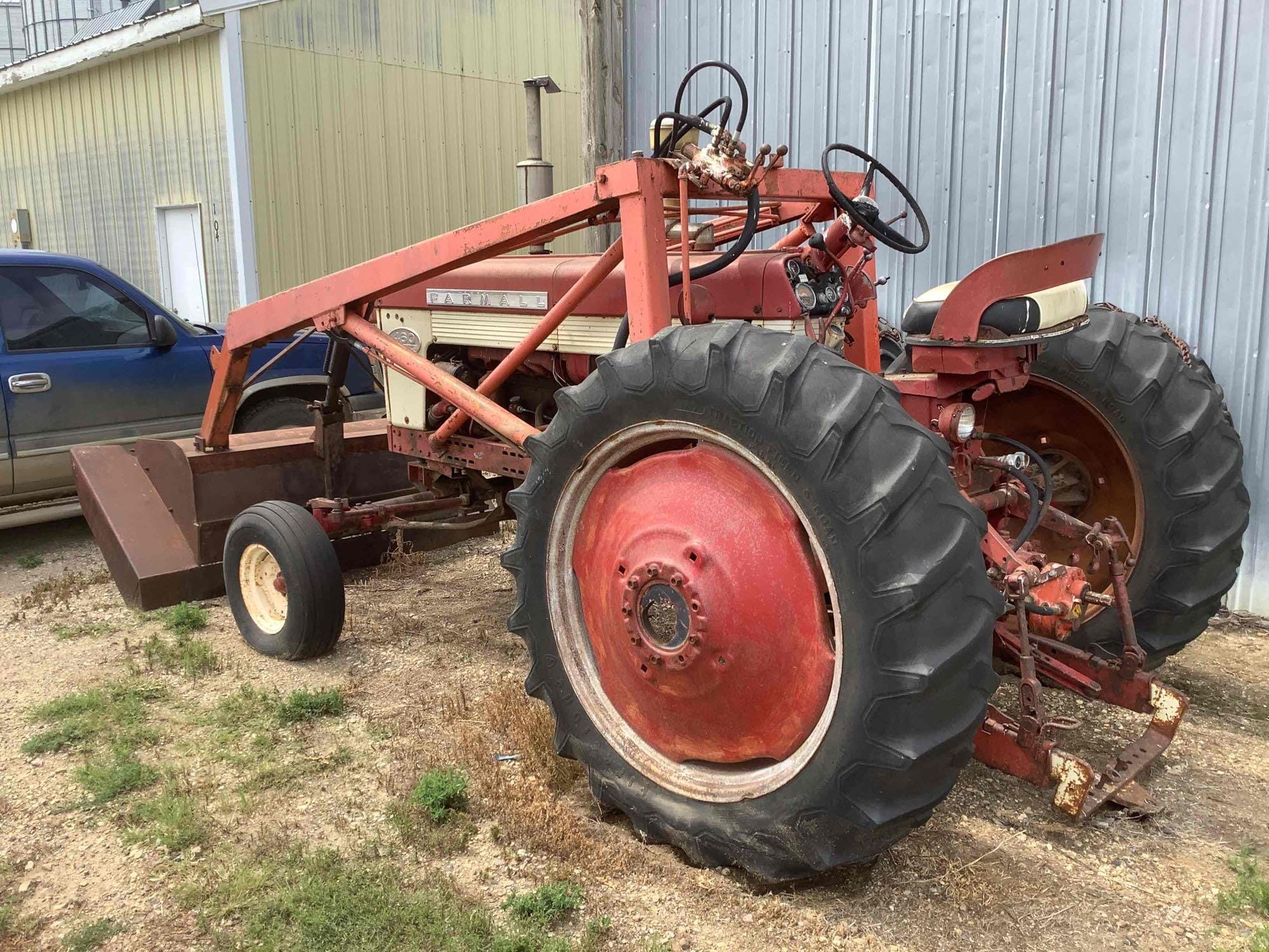 Main image Farmall 460