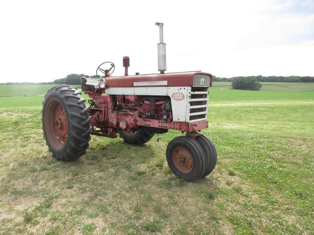 Image of Farmall 460 equipment image 1
