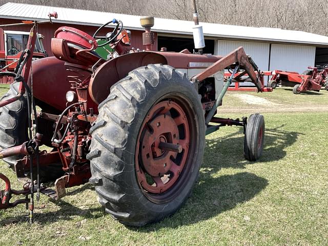 Image of Farmall 460 equipment image 1
