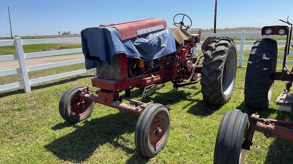 Image of Farmall 560  Primary image