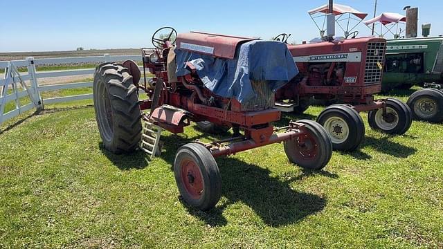 Image of Farmall 560  equipment image 4