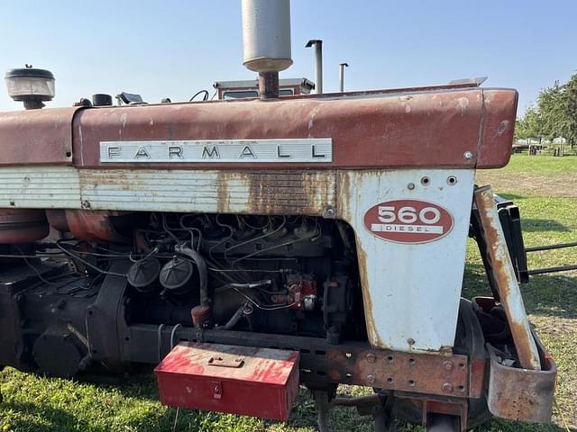 Image of Farmall 560  equipment image 3