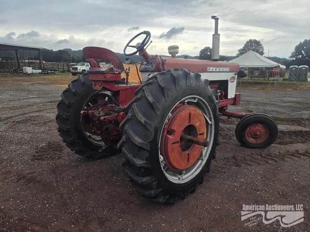 Image of Farmall 560  equipment image 4