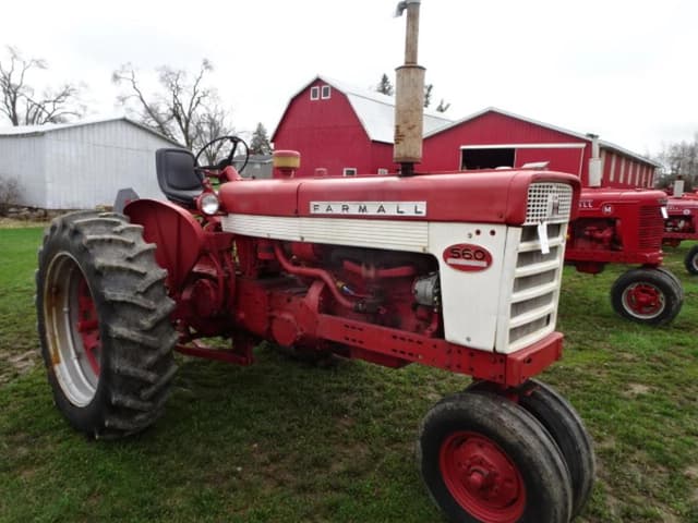 Image of Farmall 560  equipment image 1