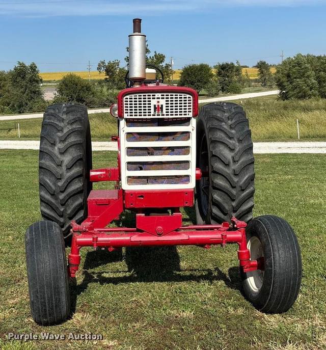 Image of Farmall 560  equipment image 1