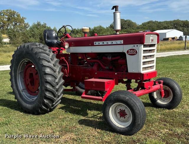 Image of Farmall 560  equipment image 2