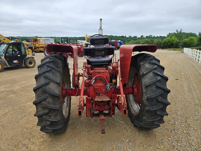 Image of Farmall 656 equipment image 3