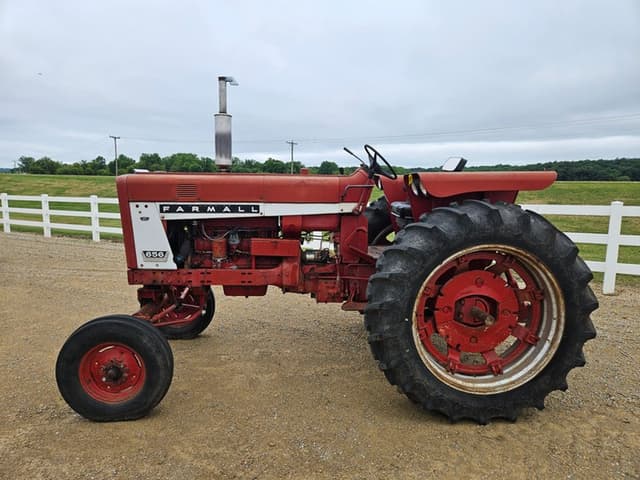 Image of Farmall 656 equipment image 1