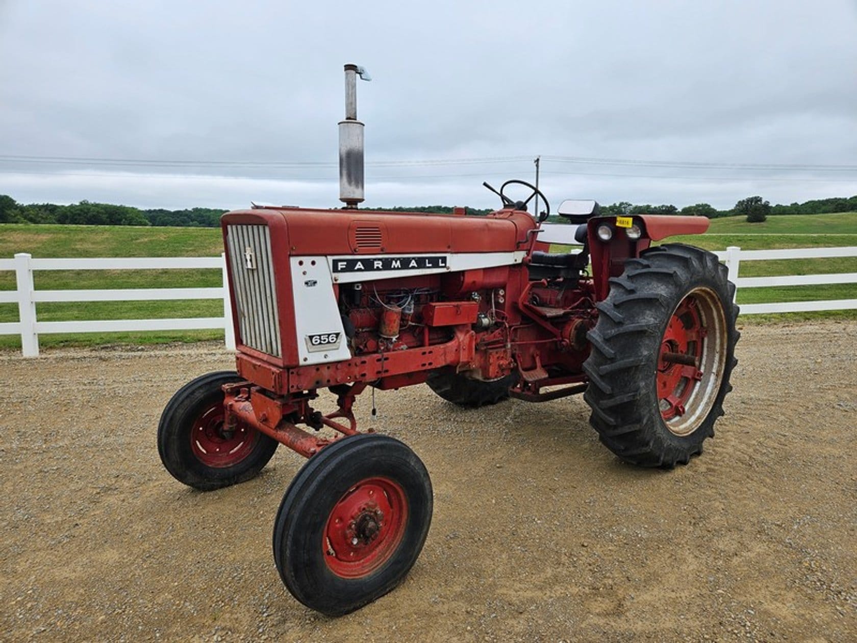 Farmall 656 Equipment Image0