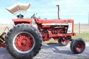 Farmall 806 Image