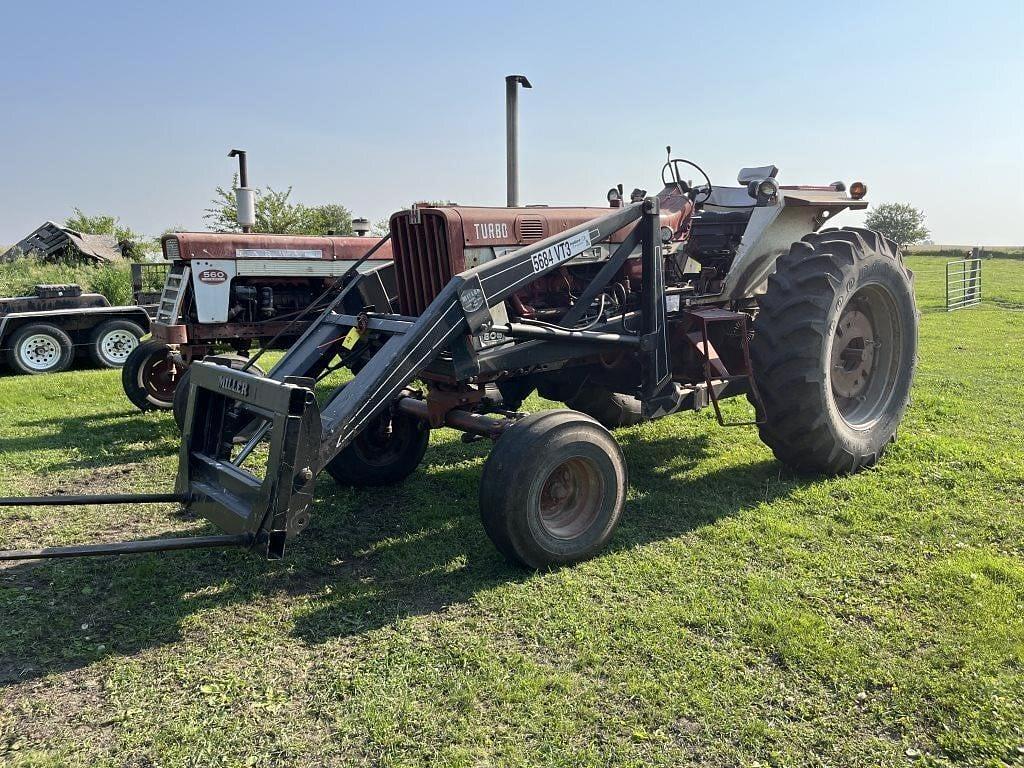Image of Farmall 806 Primary image