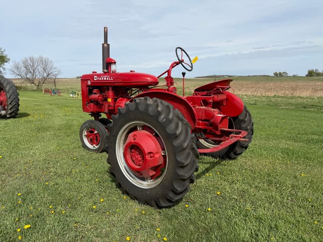 Image of Farmall B equipment image 4