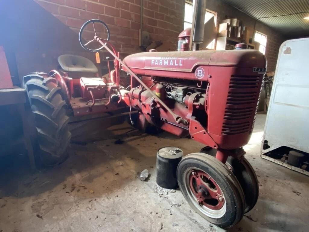 Main image Farmall B