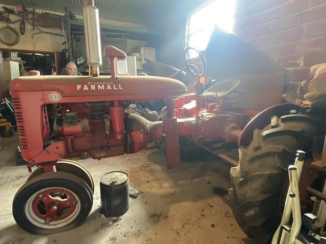 Image of Farmall B equipment image 1