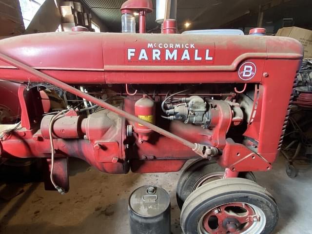 Image of Farmall B equipment image 4