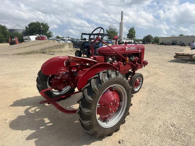 Image of Farmall B equipment image 4
