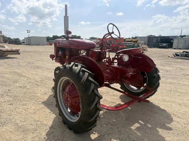 Image of Farmall B equipment image 2