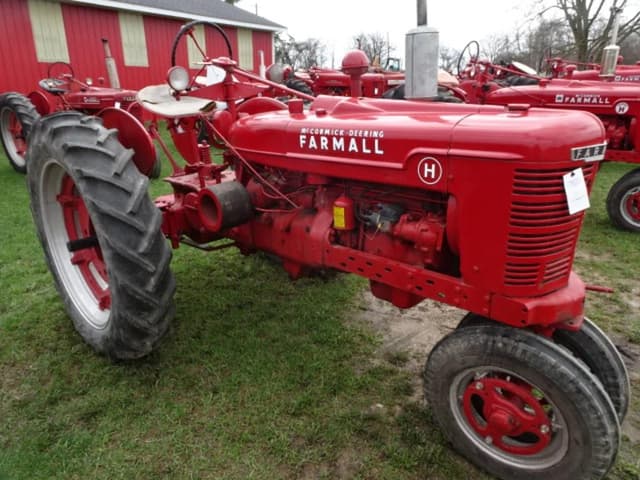 Image of Farmall H equipment image 1