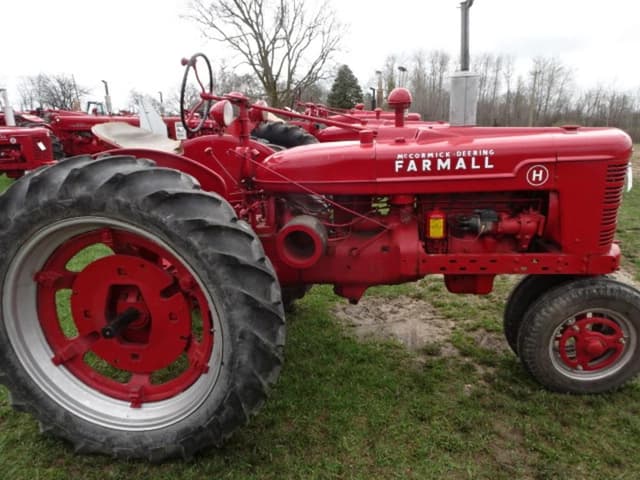 Image of Farmall H equipment image 2