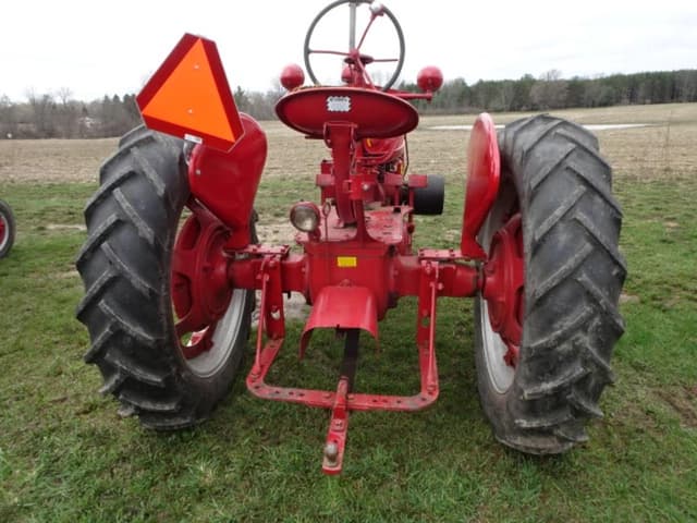 Image of Farmall H equipment image 4