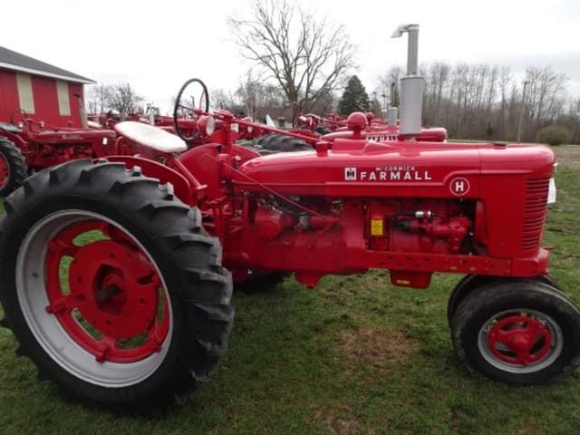 Image of Farmall H equipment image 2