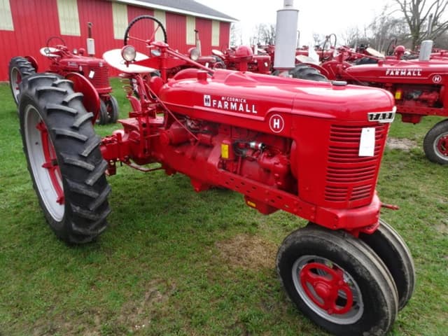 Image of Farmall H equipment image 1