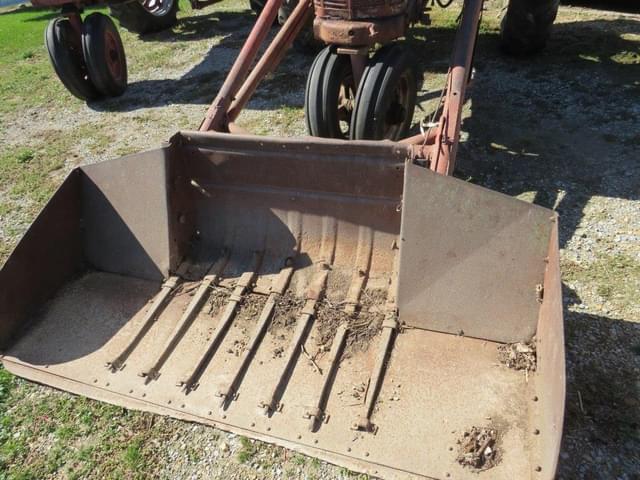 Image of Farmall H equipment image 1