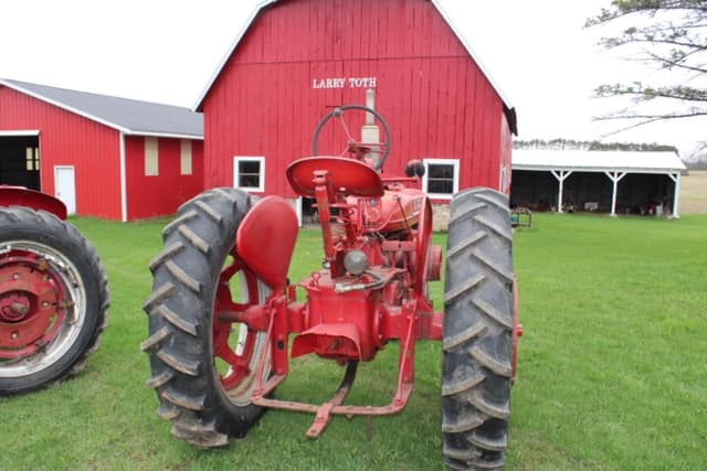 Image of Farmall H equipment image 3
