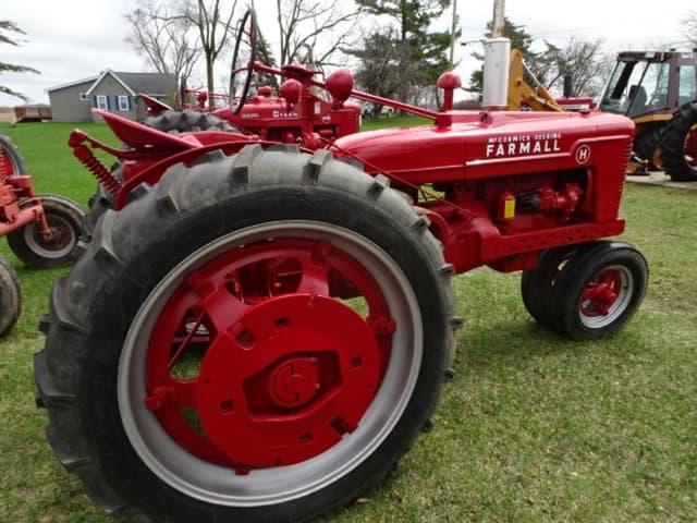 Image of Farmall H equipment image 2