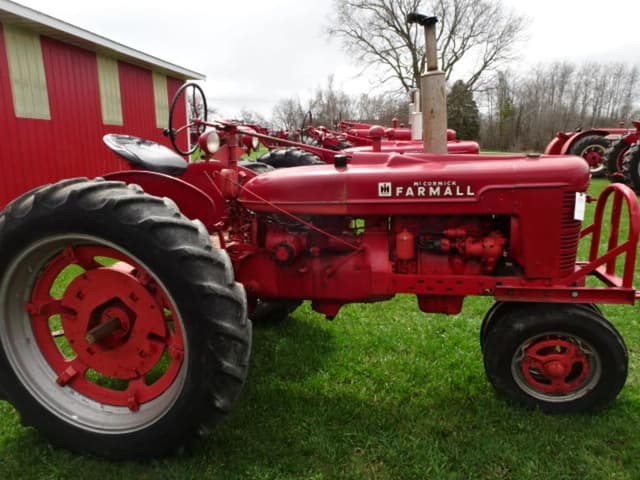 Image of Farmall H equipment image 2