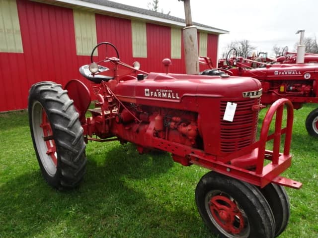 Image of Farmall H equipment image 1