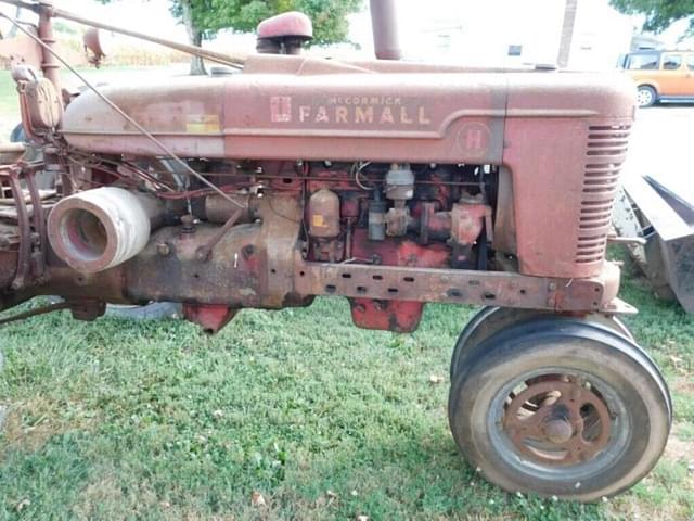 Image of Farmall H equipment image 1