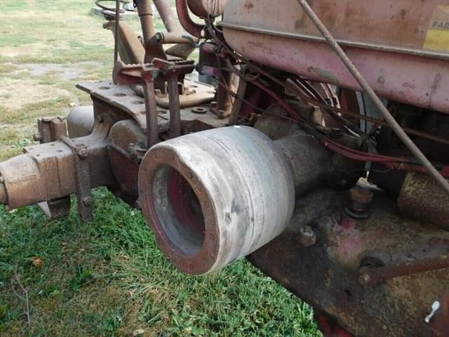 Image of Farmall H equipment image 2