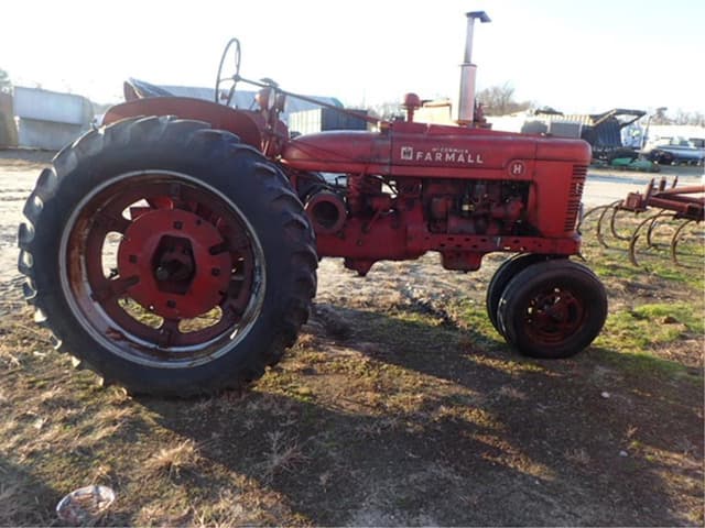 Image of Farmall H equipment image 3