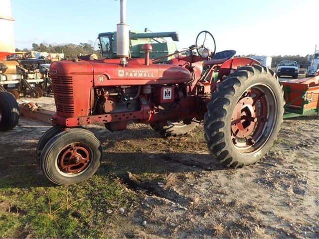Image of Farmall H equipment image 1