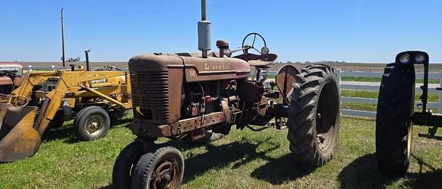 Image of Farmall M equipment image 1