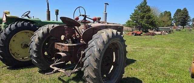 Image of Farmall M equipment image 3