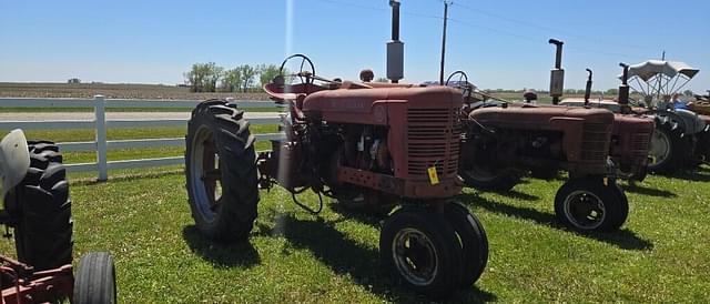 Image of Farmall M equipment image 1