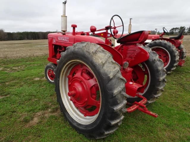 Image of Farmall M equipment image 2