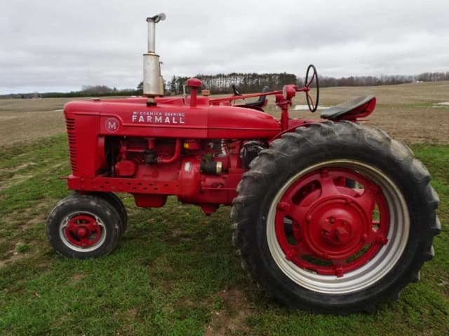 Image of Farmall M equipment image 1