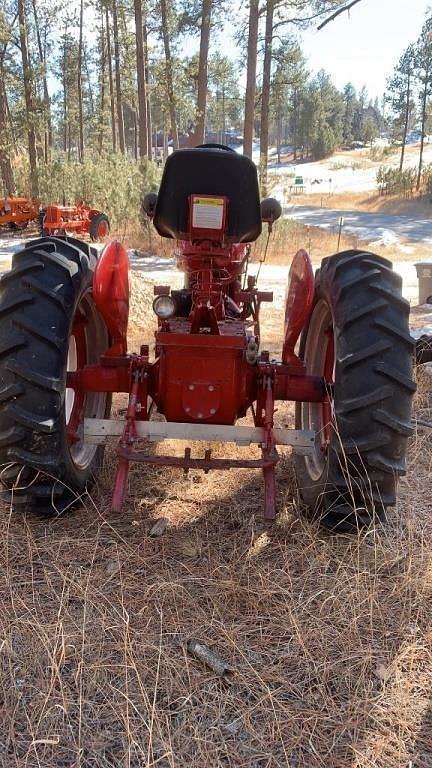 Image of Farmall M equipment image 2