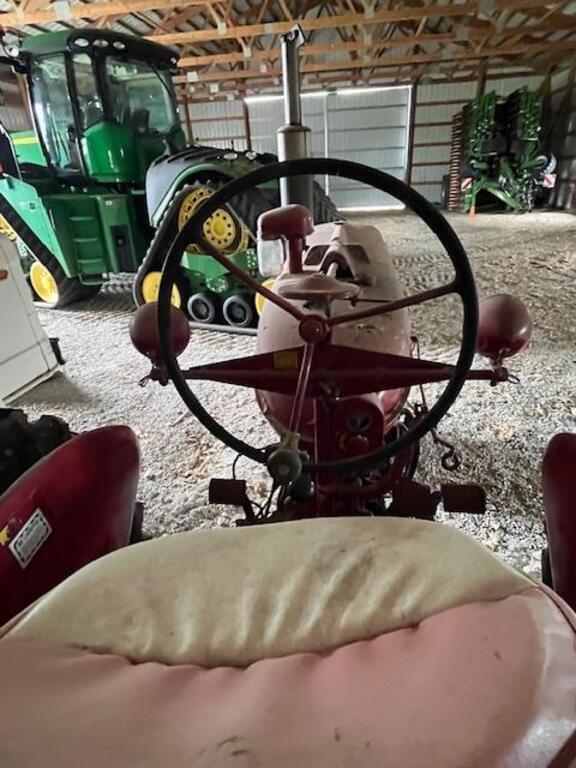 Image of Farmall M equipment image 4