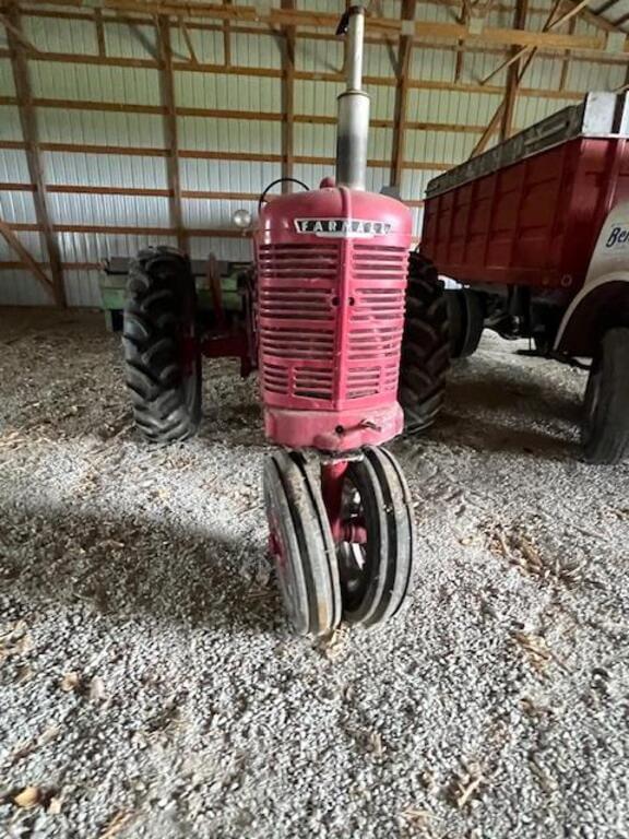 Image of Farmall M equipment image 1