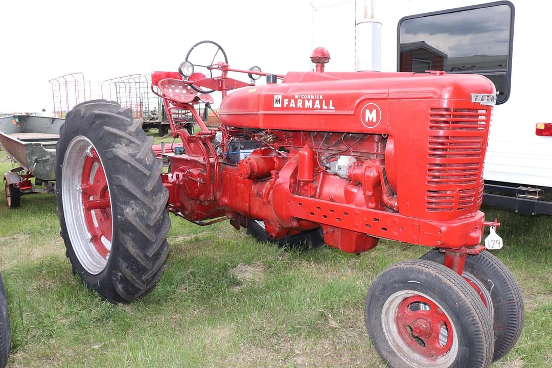 Image of Farmall M Image 0