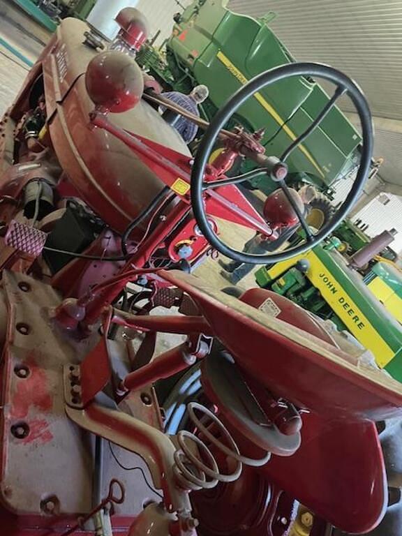 Image of Farmall M equipment image 4
