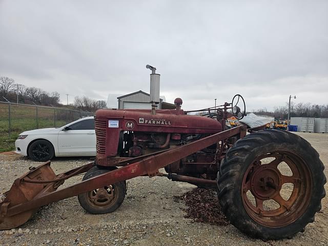 Image of Farmall M equipment image 2