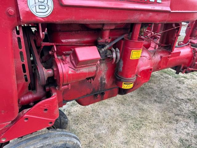 Image of Farmall B equipment image 2
