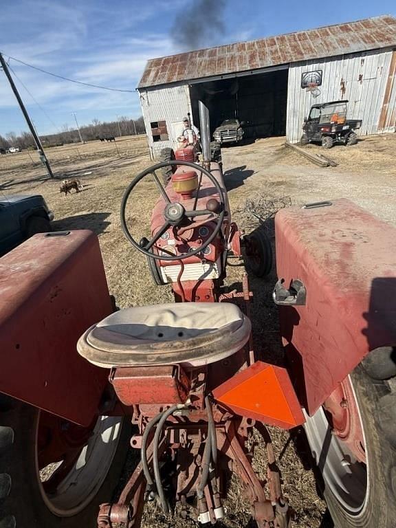 Image of Farmall 460 equipment image 4